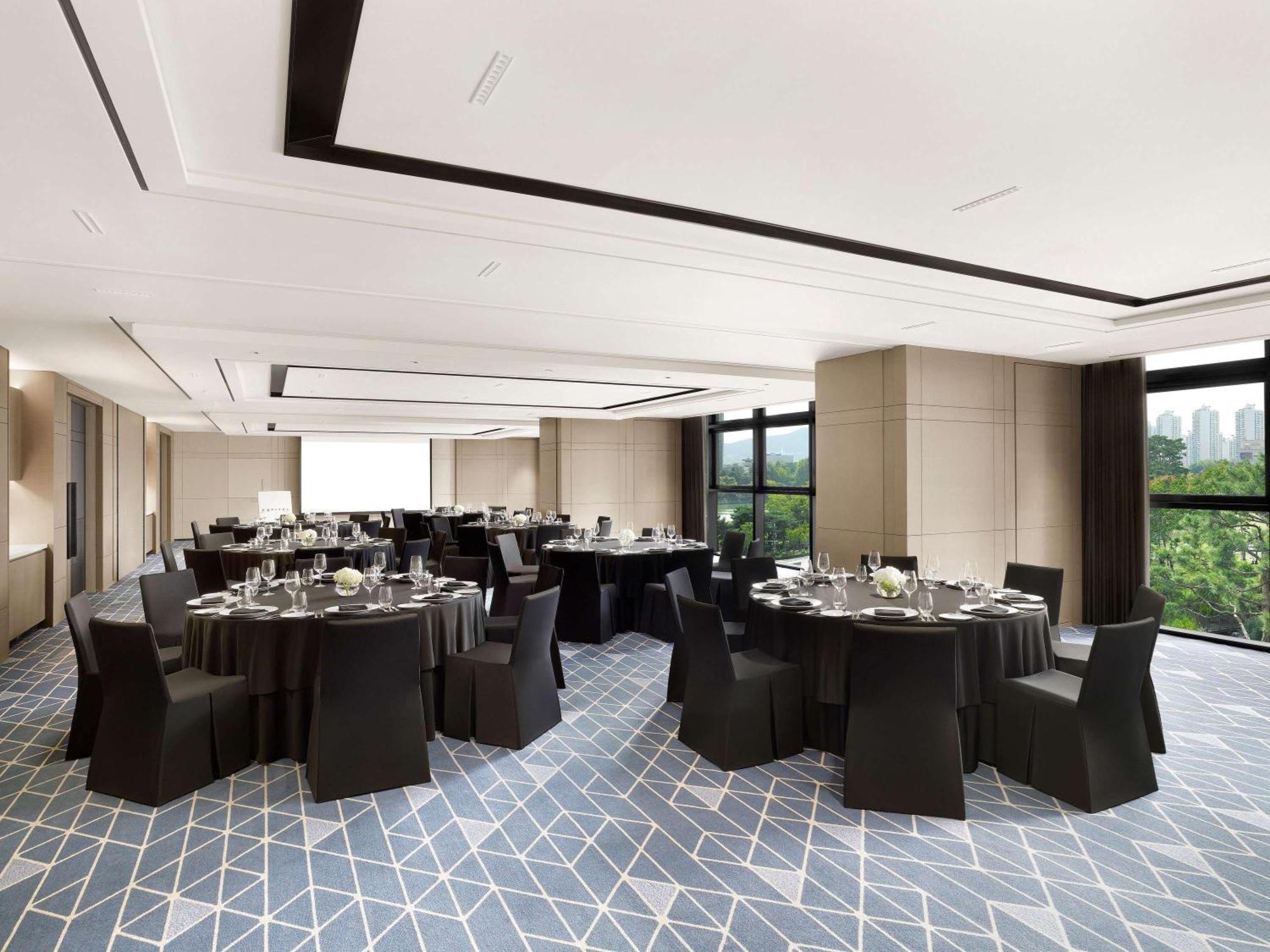 Sofitel Ambassador & 5*