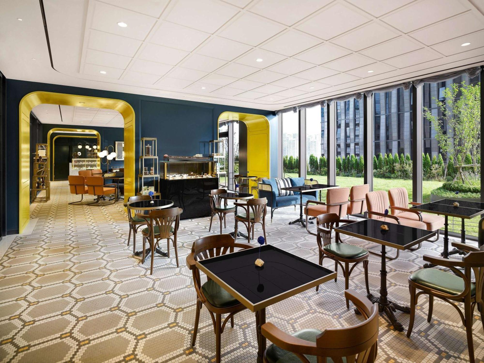 Sofitel Ambassador & 5*