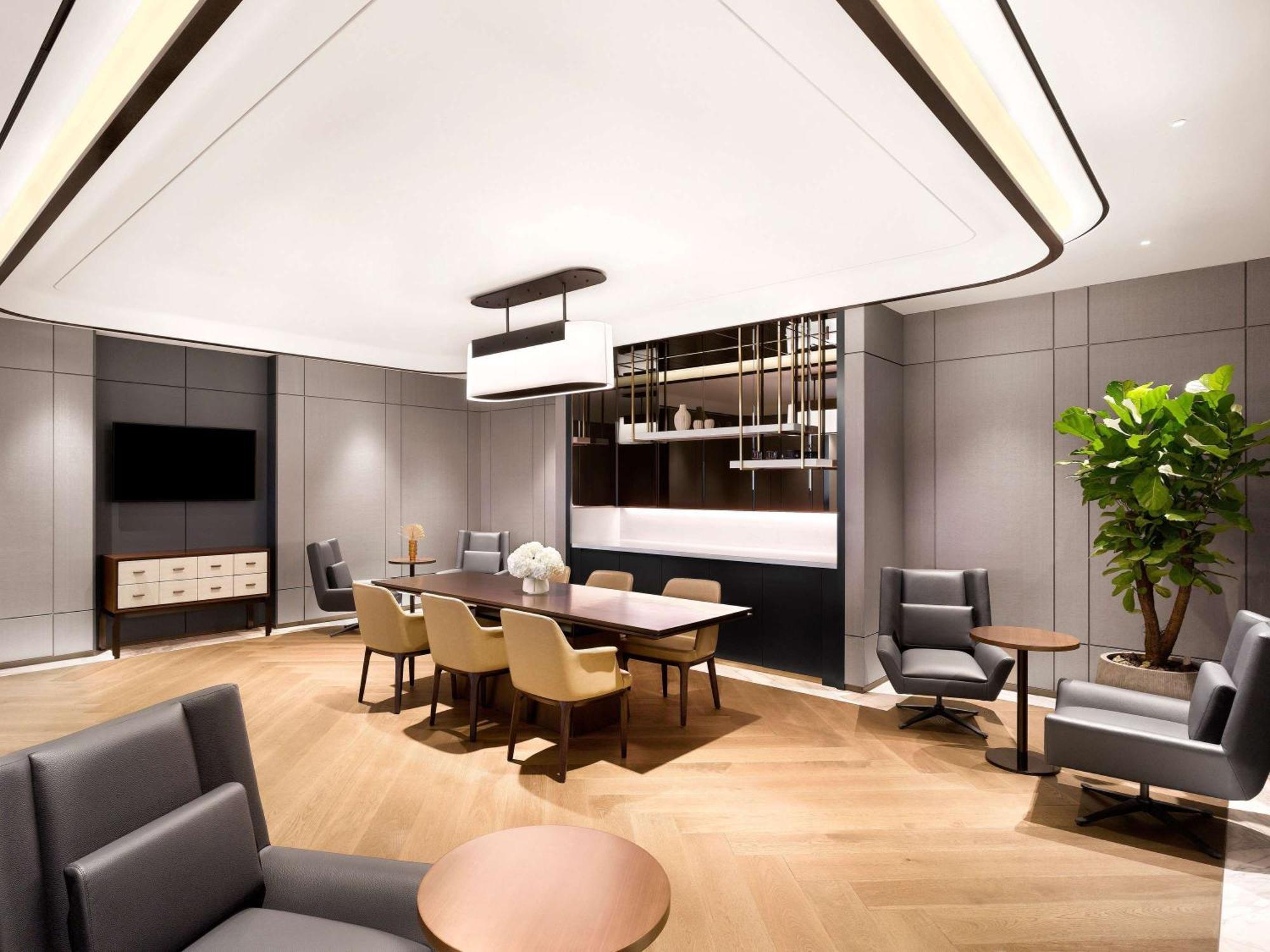 Sofitel Ambassador & 5*