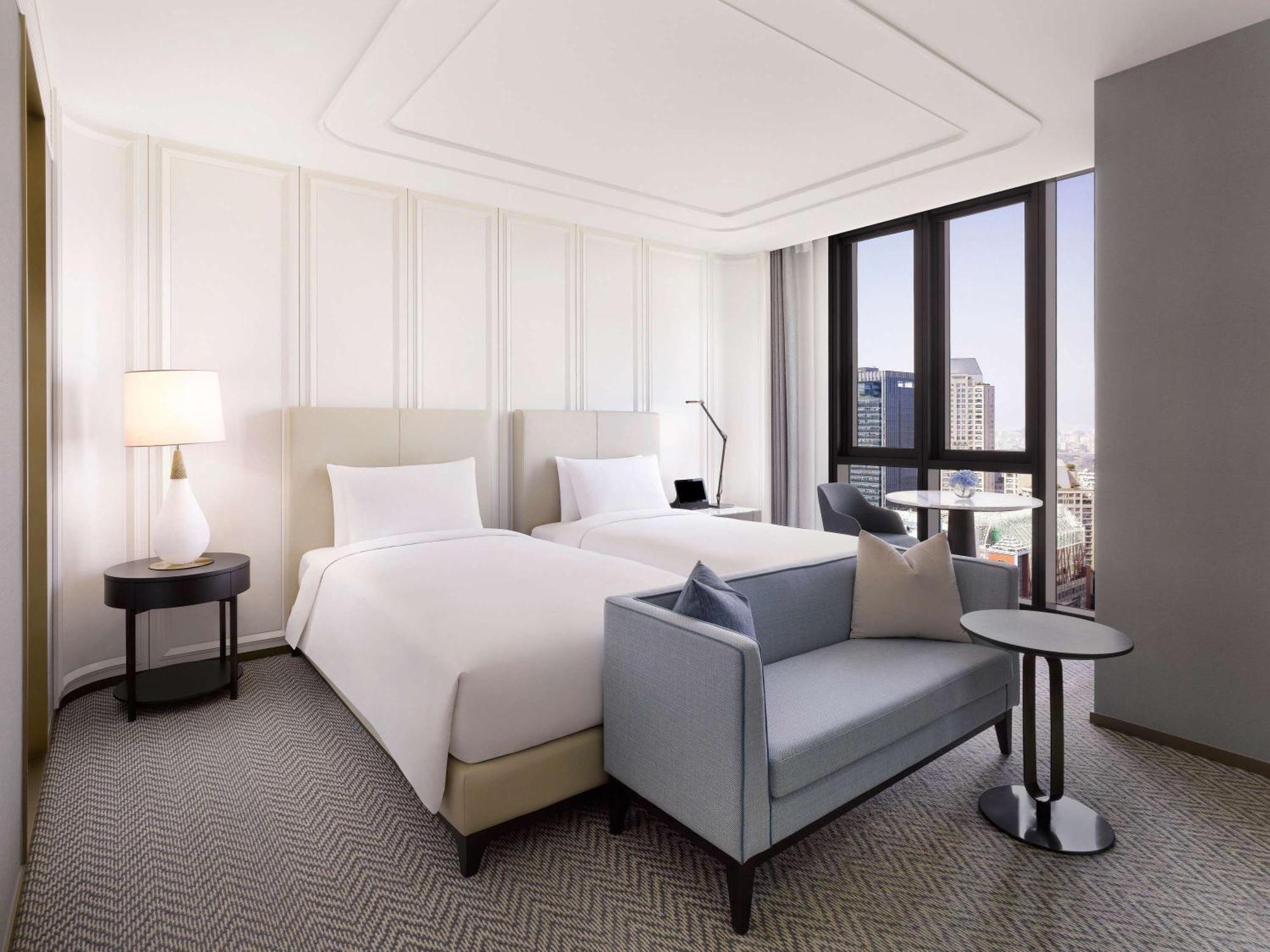 Sofitel Ambassador & Hotel 5*