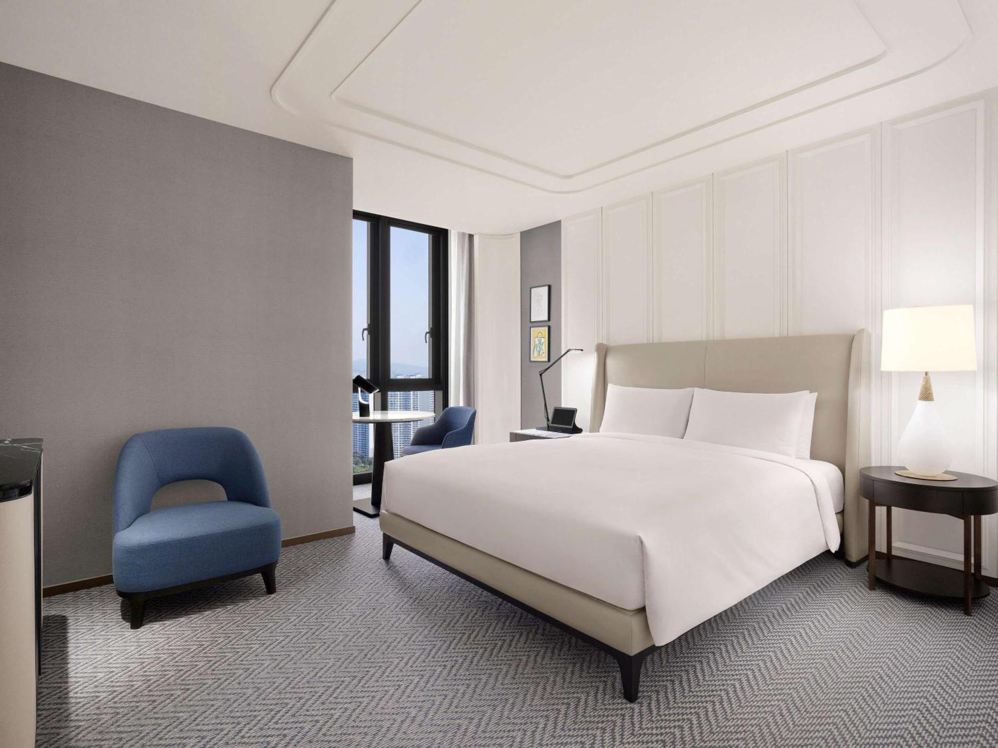 Sofitel Ambassador & 5*