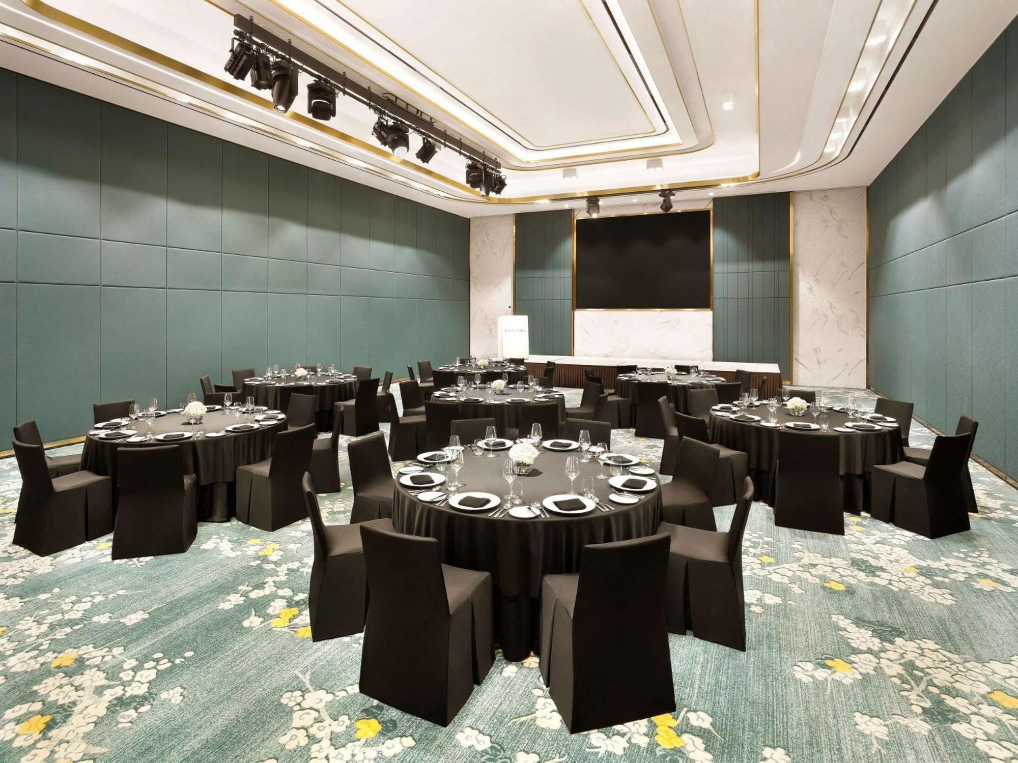 Sofitel Ambassador & Hotel