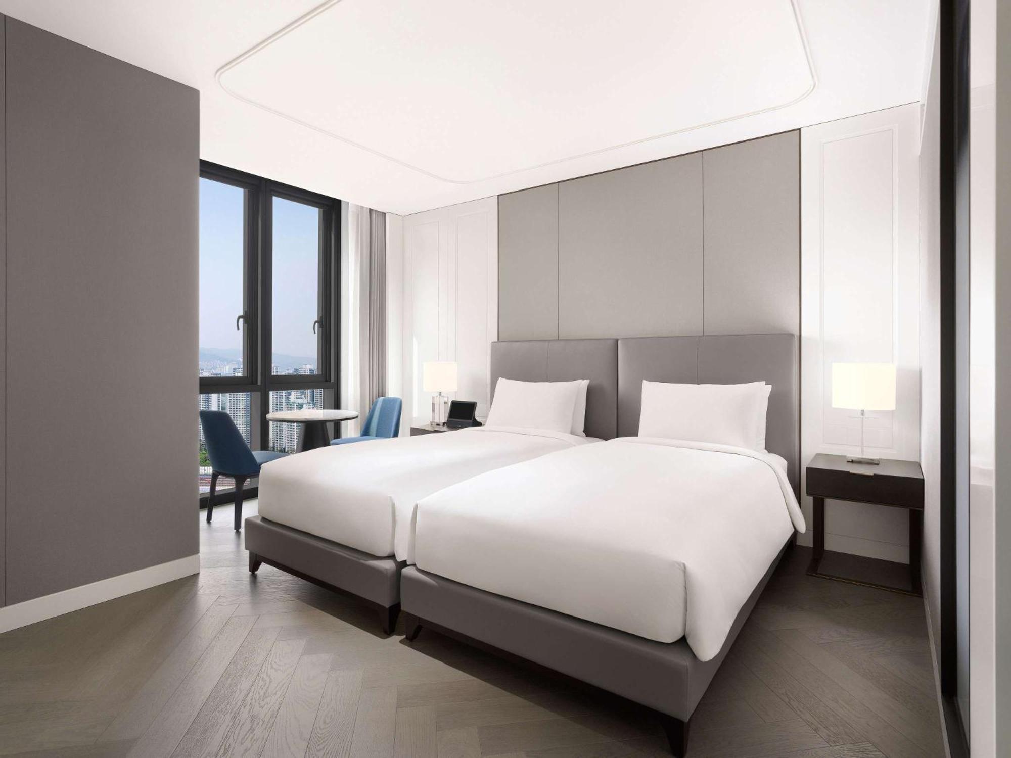 Hotel Sofitel Ambassador & 5*