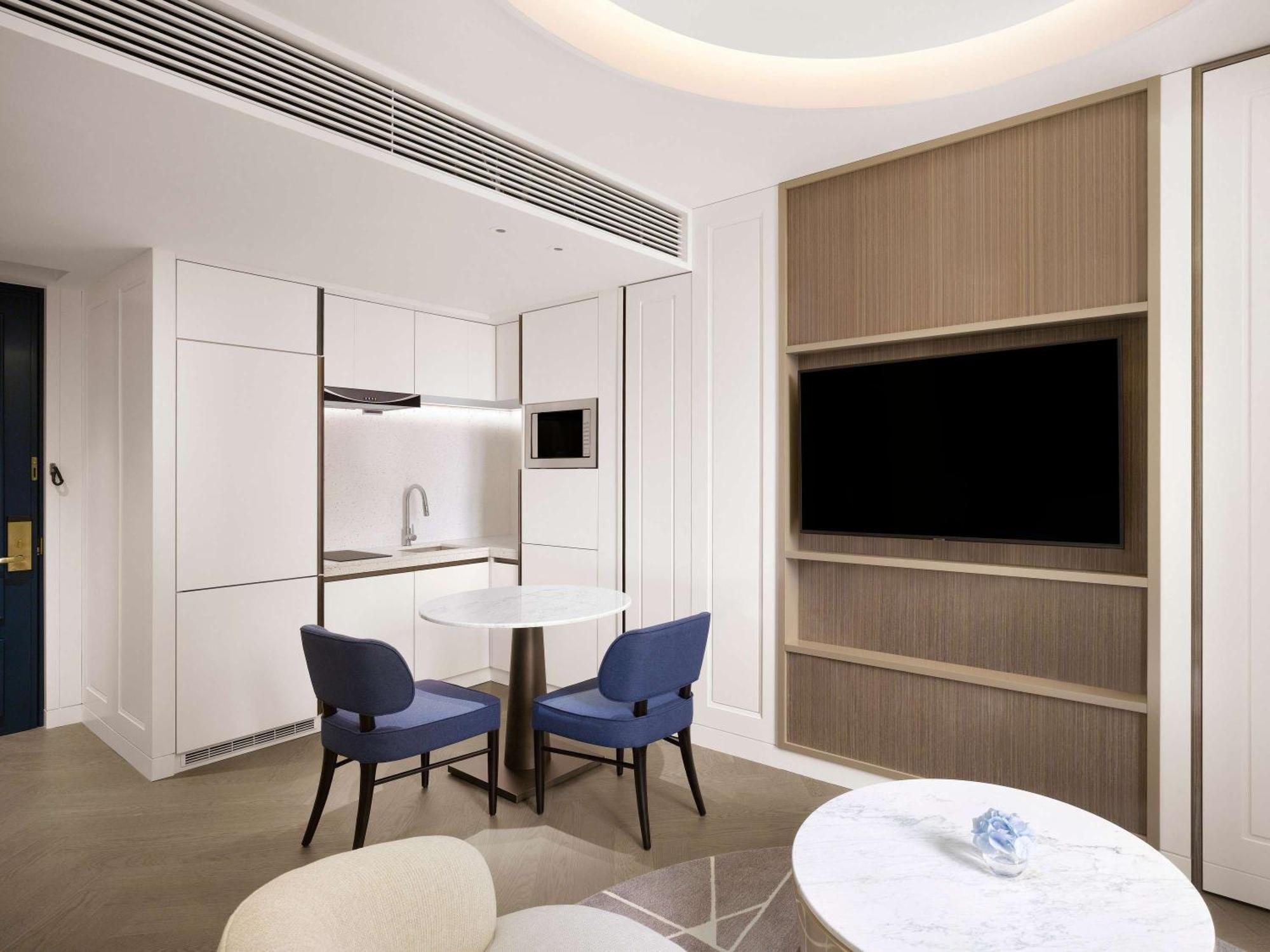 Sofitel Ambassador & Hotel