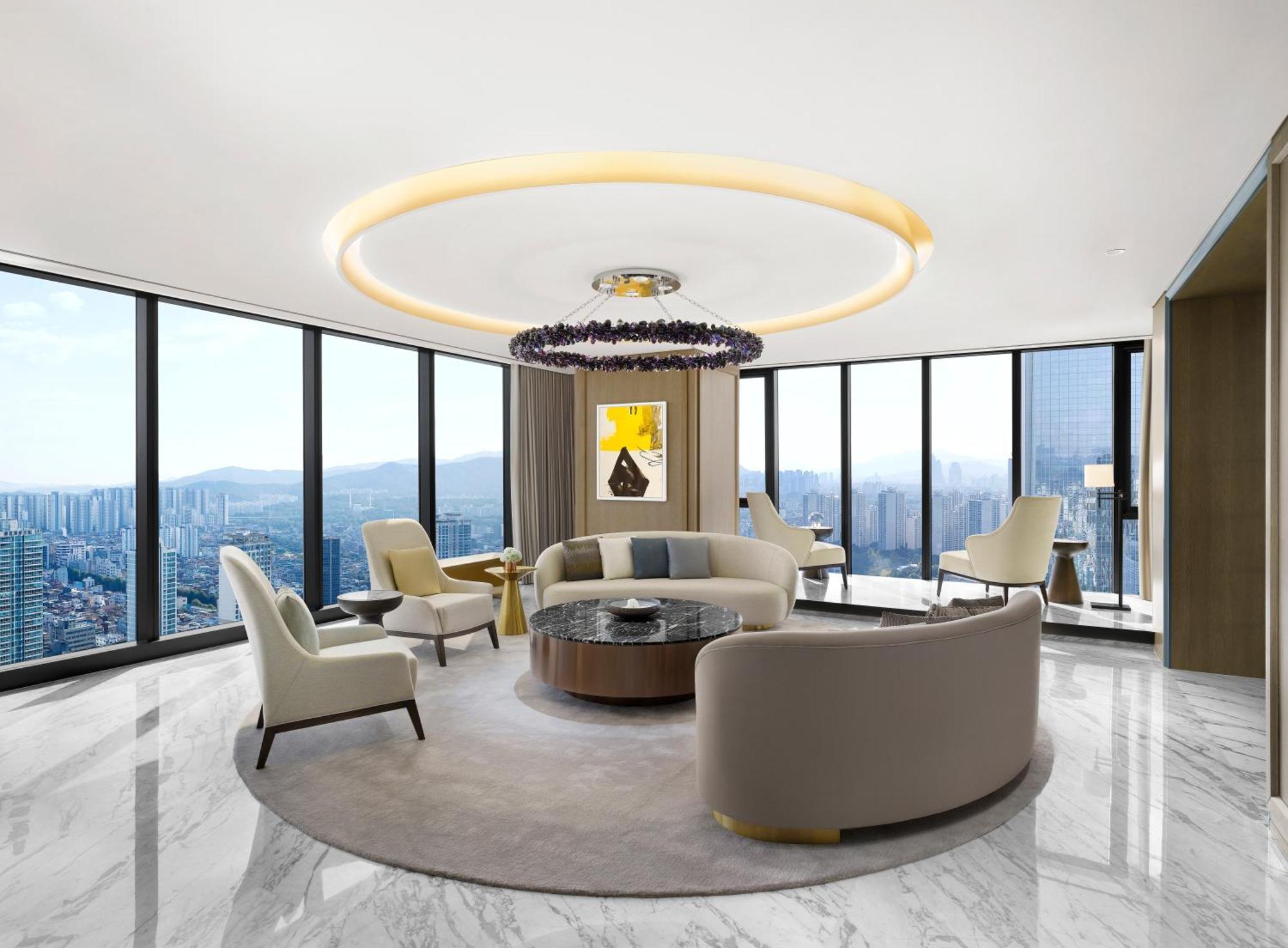 Sofitel Ambassador & Hotel 5*